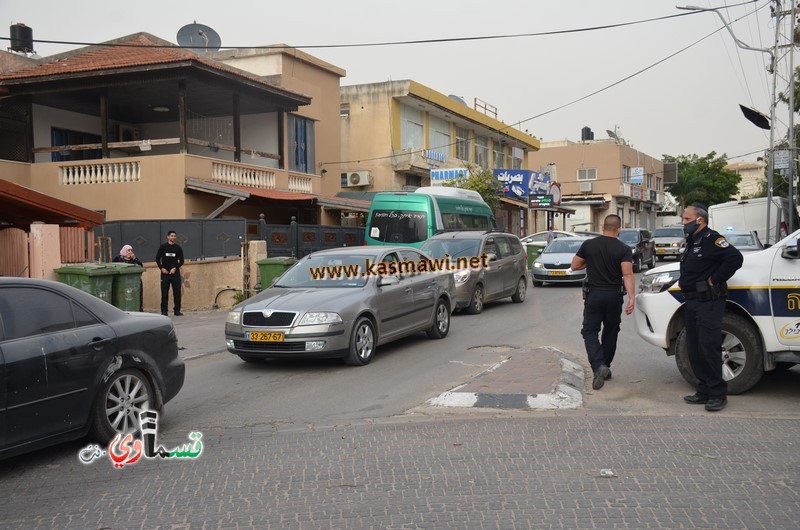   فيديو: شرطة كفرقاسم تبدا بتطبيق الإغلاق وتضع الحواجز في مداخل المدينة وشوارعها وتذمر كبير في الشارع القسماوي والشرطة .. التجمهر في غاية الخطورة